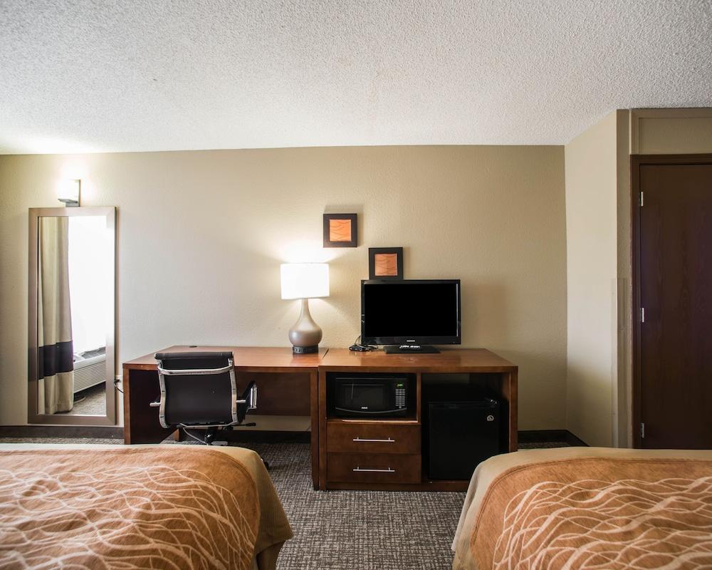 Comfort Inn & Suites St Louis-Гейзелвуд Екстер'єр фото