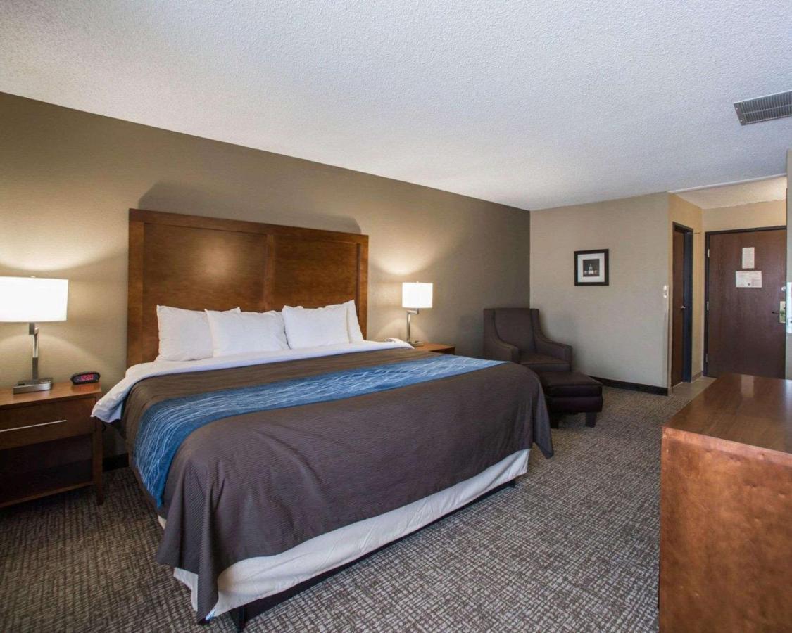 Comfort Inn & Suites St Louis-Гейзелвуд Екстер'єр фото