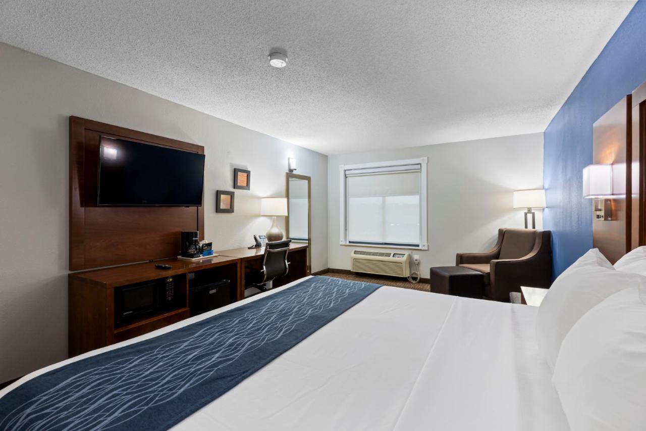 Comfort Inn & Suites St Louis-Гейзелвуд Екстер'єр фото