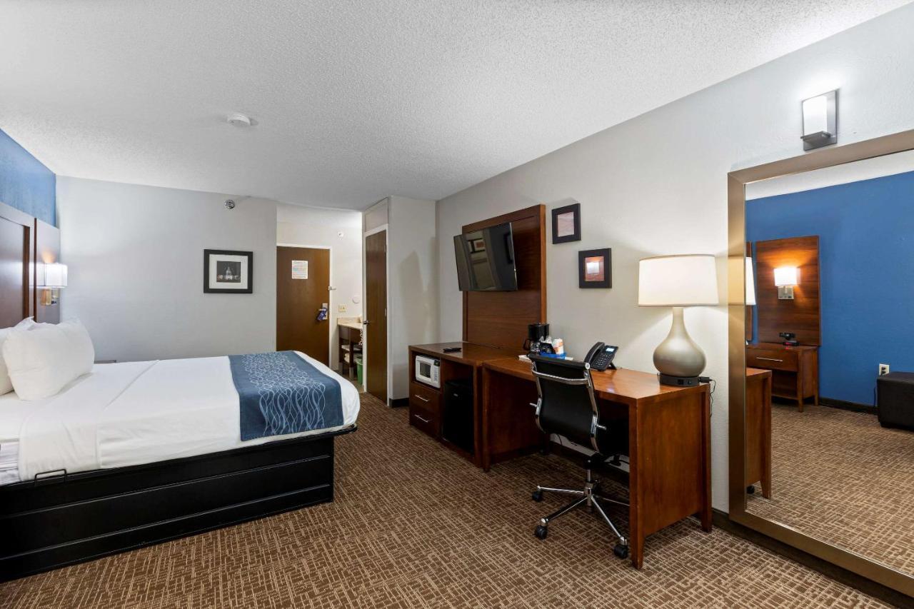 Comfort Inn & Suites St Louis-Гейзелвуд Екстер'єр фото