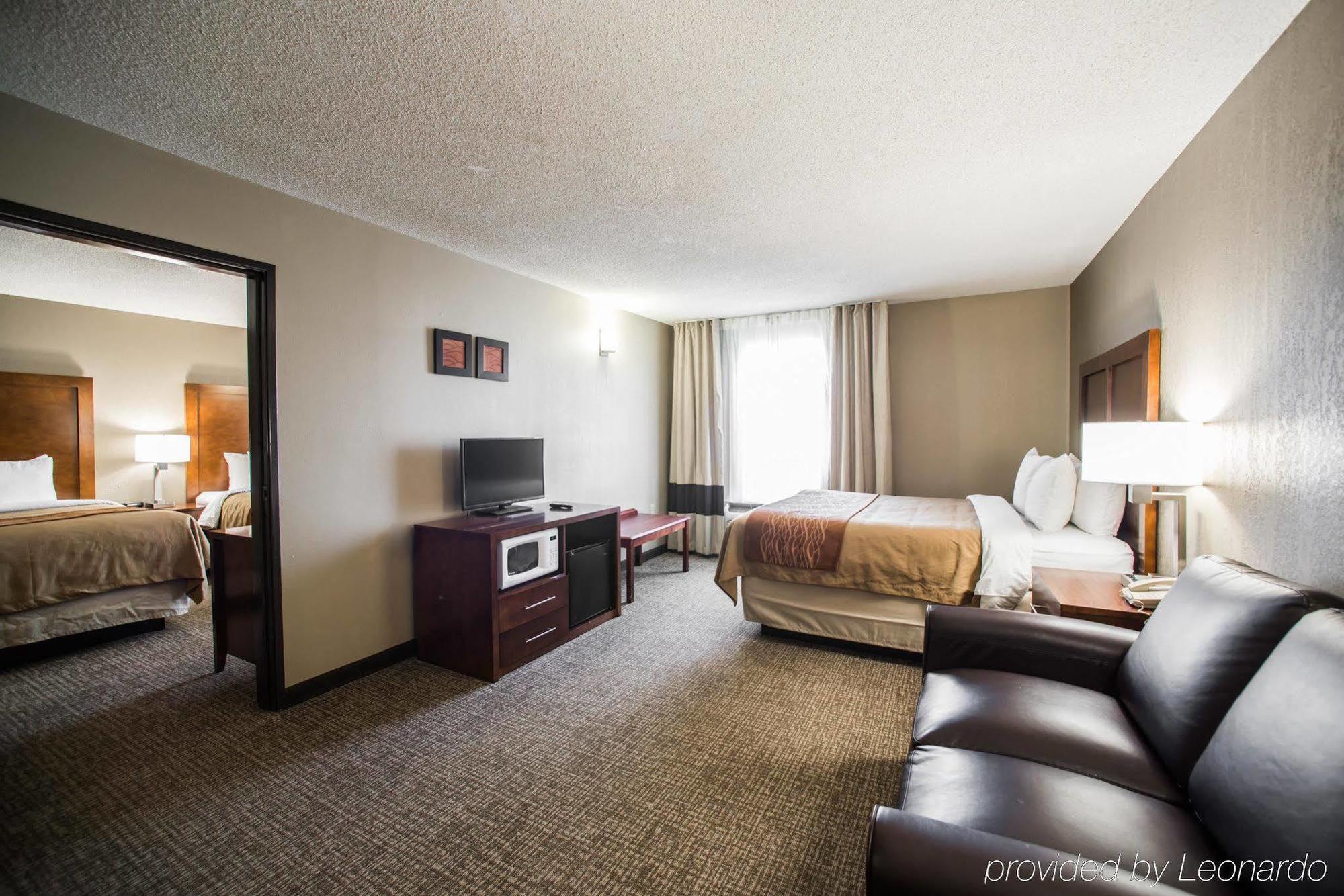 Comfort Inn & Suites St Louis-Гейзелвуд Екстер'єр фото