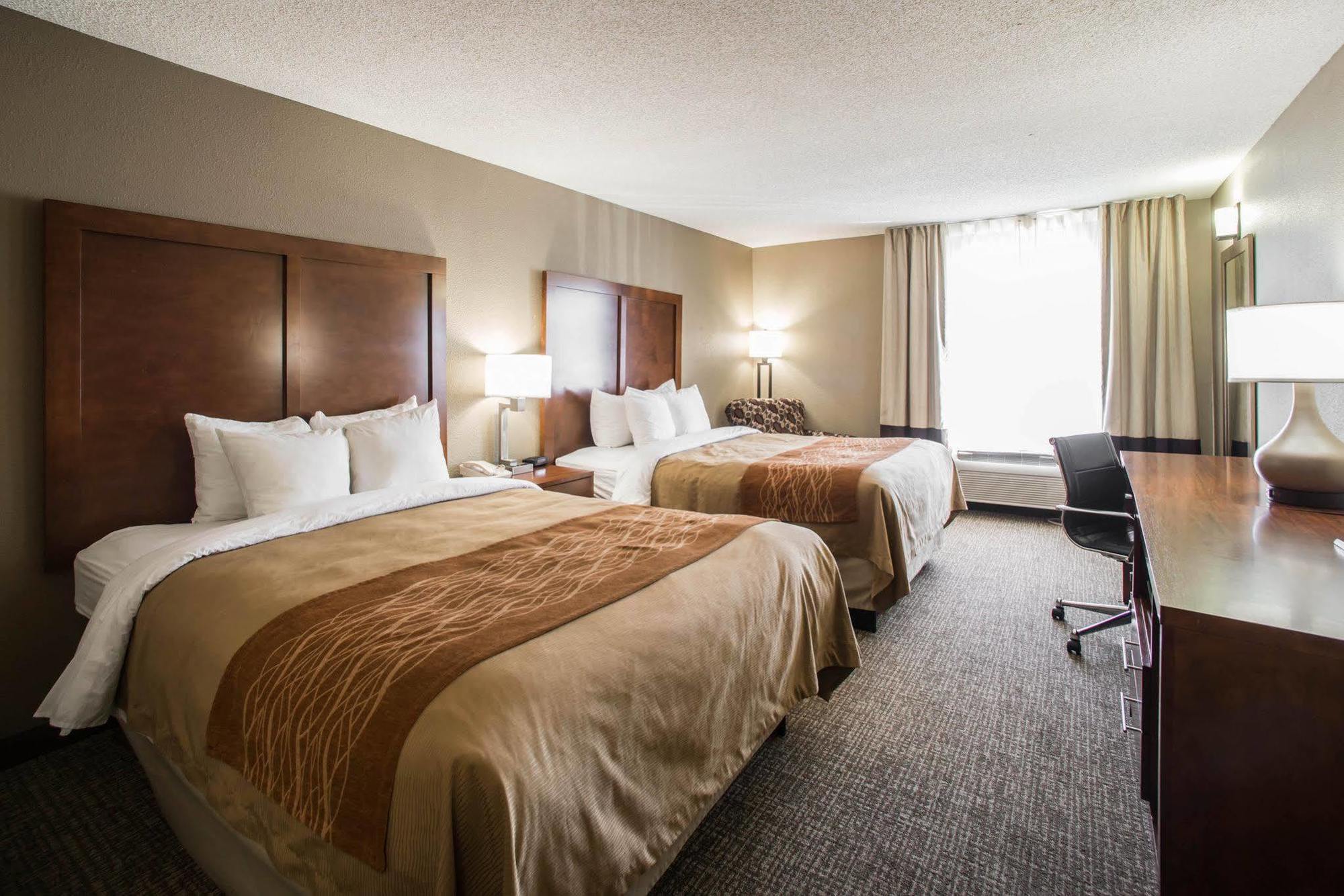 Comfort Inn & Suites St Louis-Гейзелвуд Екстер'єр фото